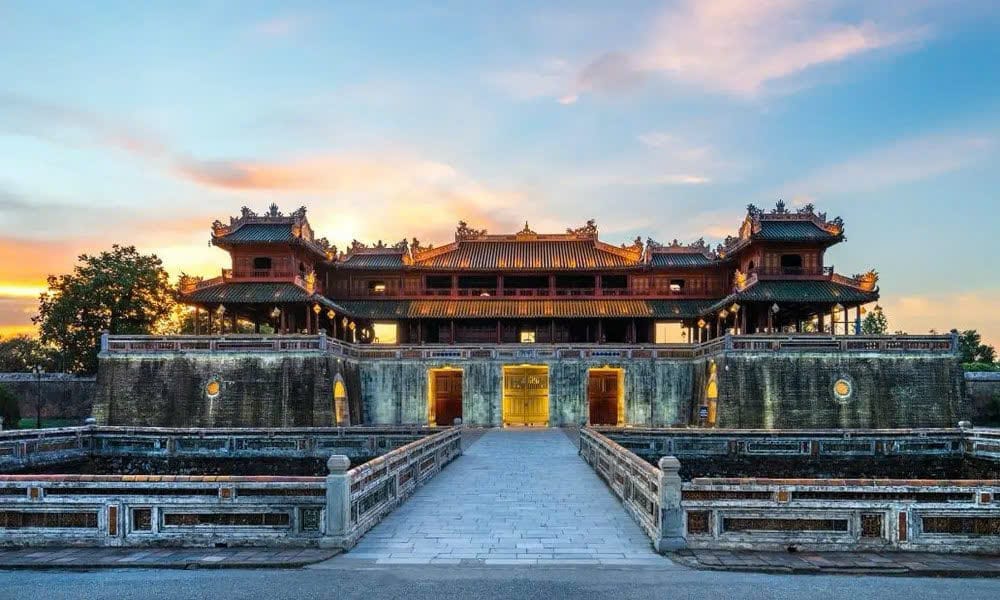 ดานัง – เว้ รถเช่าส่วนตัว รถรับส่งสนามบินและโรงแรม ไปยังเมืองโบราณเว้
