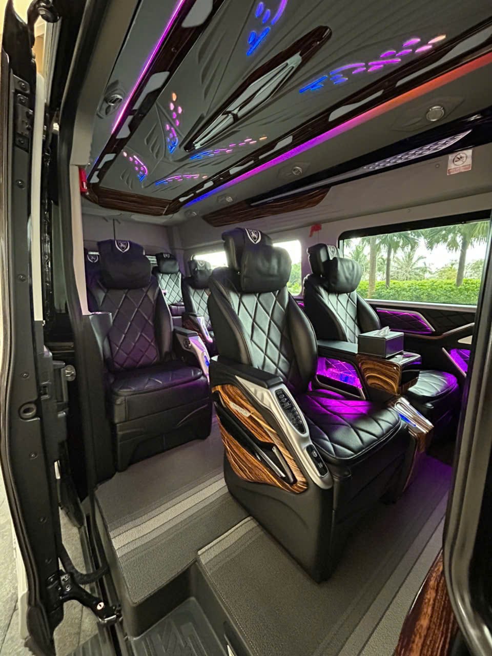 Luxury limousine Da Nang